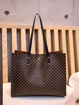 Elegant Large-Capacity PU Leather Tote Bag| Wholesale Price| Min: 6 Items.